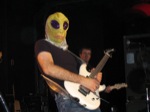 Jonathan_Affleck-imjon/Joe-wears-alien-mask-from-a-fan-during-summer-song