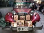 2017-Asia/OldSchoolOnStreetsOfShanghai